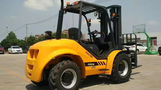 3.5トンの荒地フォークリフト 日本エンジンフォークリフト