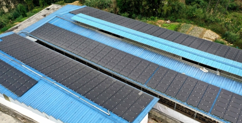 亜鉛メッキフレーム完全な太陽光発電システム 300W-20KW 高効率 15%-22% 家庭および農業用エネルギー供給用のオフグリッド太陽光発電装置