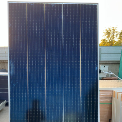 12V 24Vのカスタマイズ可能な電圧と亜鉛メッキ仕上げの太陽光発電用壁掛けソーラーパネルを備えた300W～20kWの出力太陽光発電装置