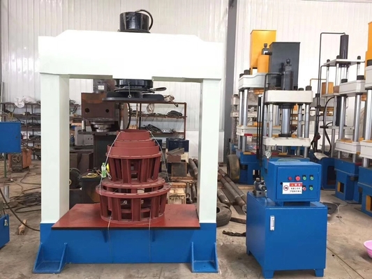 120Tフォークリフトのタイヤの変更機械380V固体タイヤの出版物